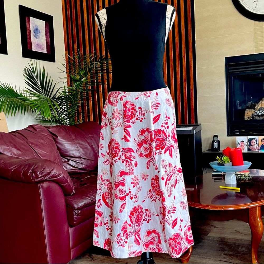 Beautiful Red Floral Mid-Waist A-Line Skirt
